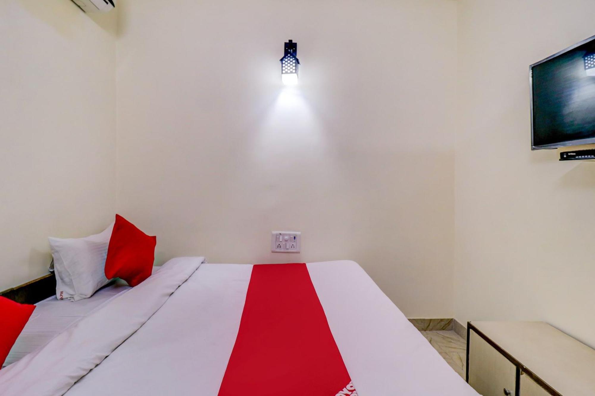 Hotel O Rs Hotels Near Pitampura Metro Delhi  Exterior photo
