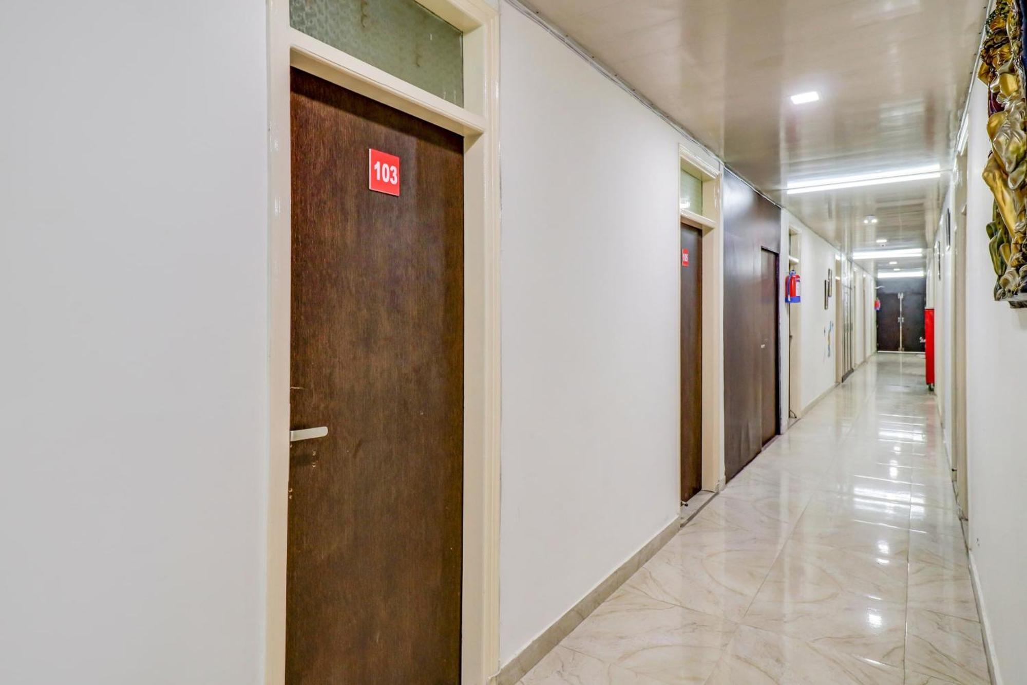 Hotel O Rs Hotels Near Pitampura Metro Delhi  Exterior photo
