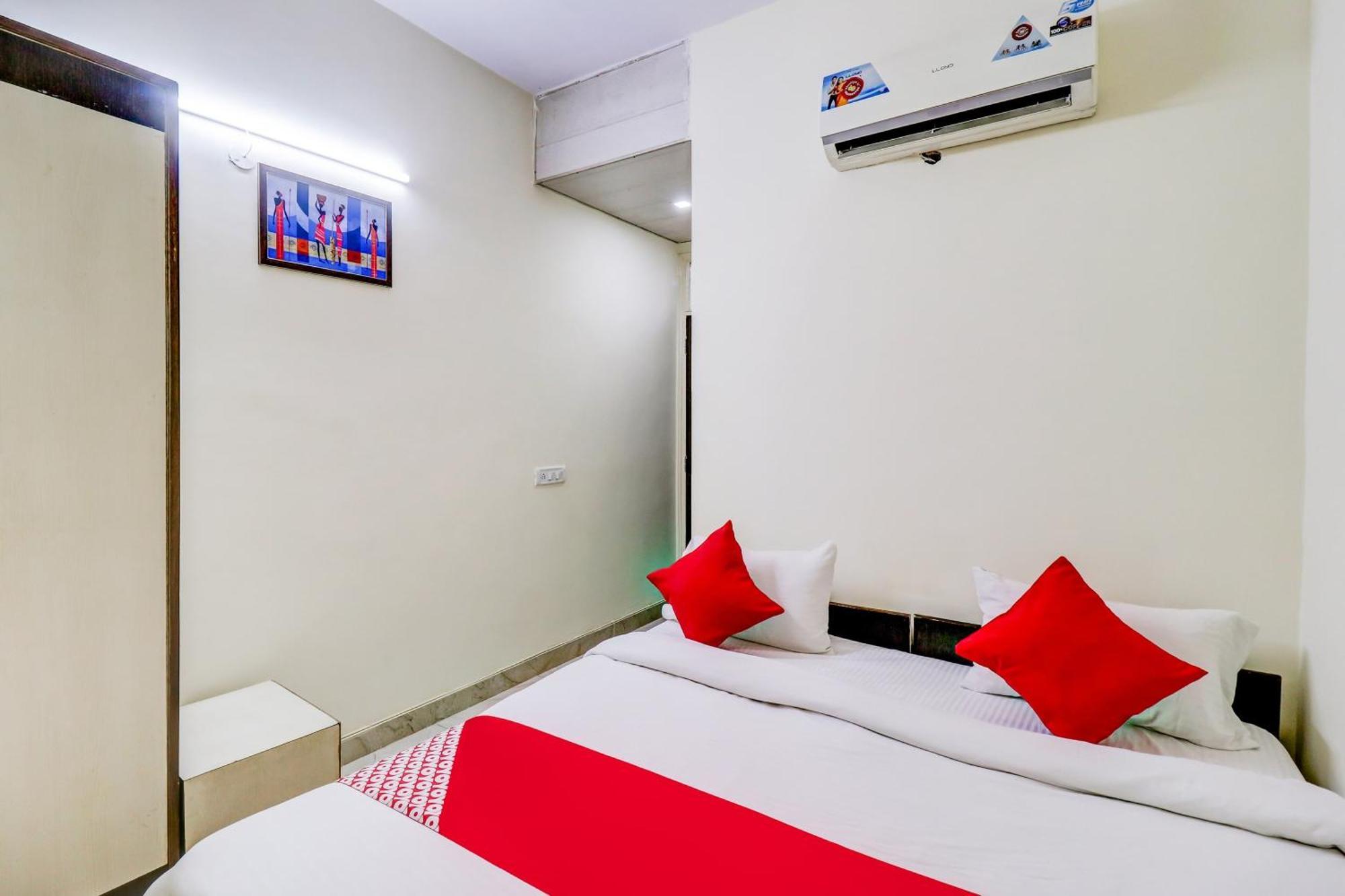 Hotel O Rs Hotels Near Pitampura Metro Delhi  Exterior photo